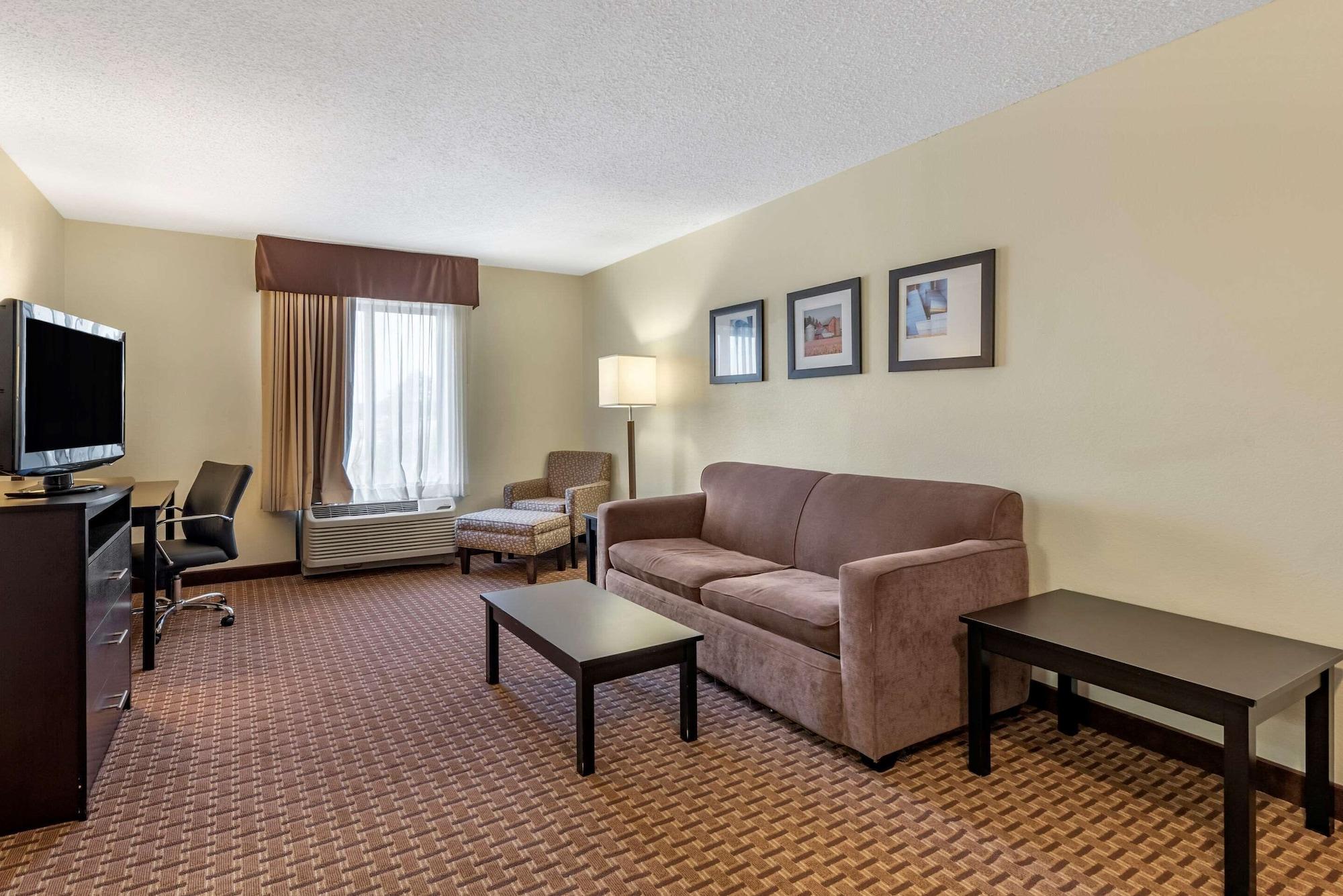 Comfort Inn & Suites Warsaw Near Us-30 Экстерьер фото