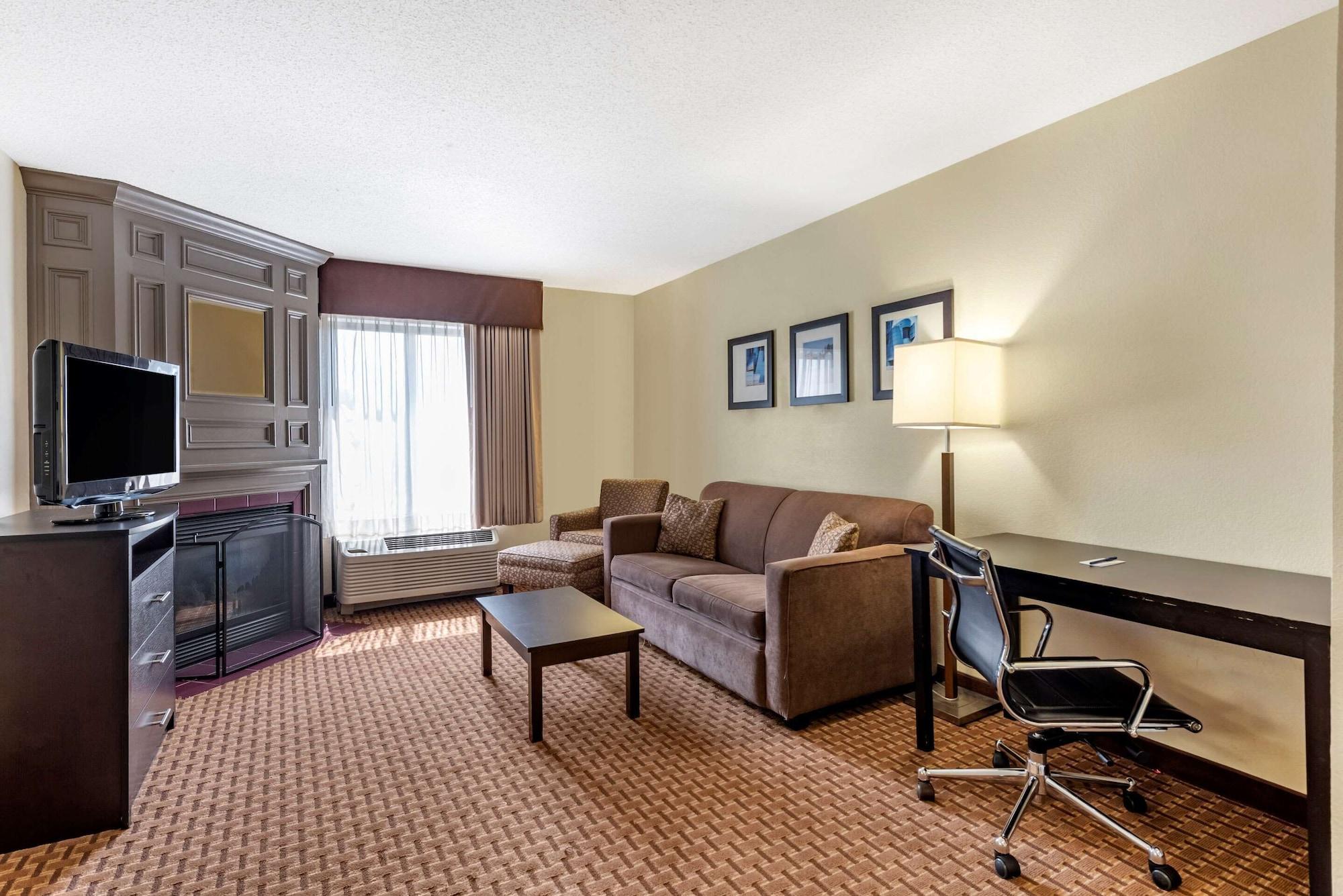 Comfort Inn & Suites Warsaw Near Us-30 Экстерьер фото
