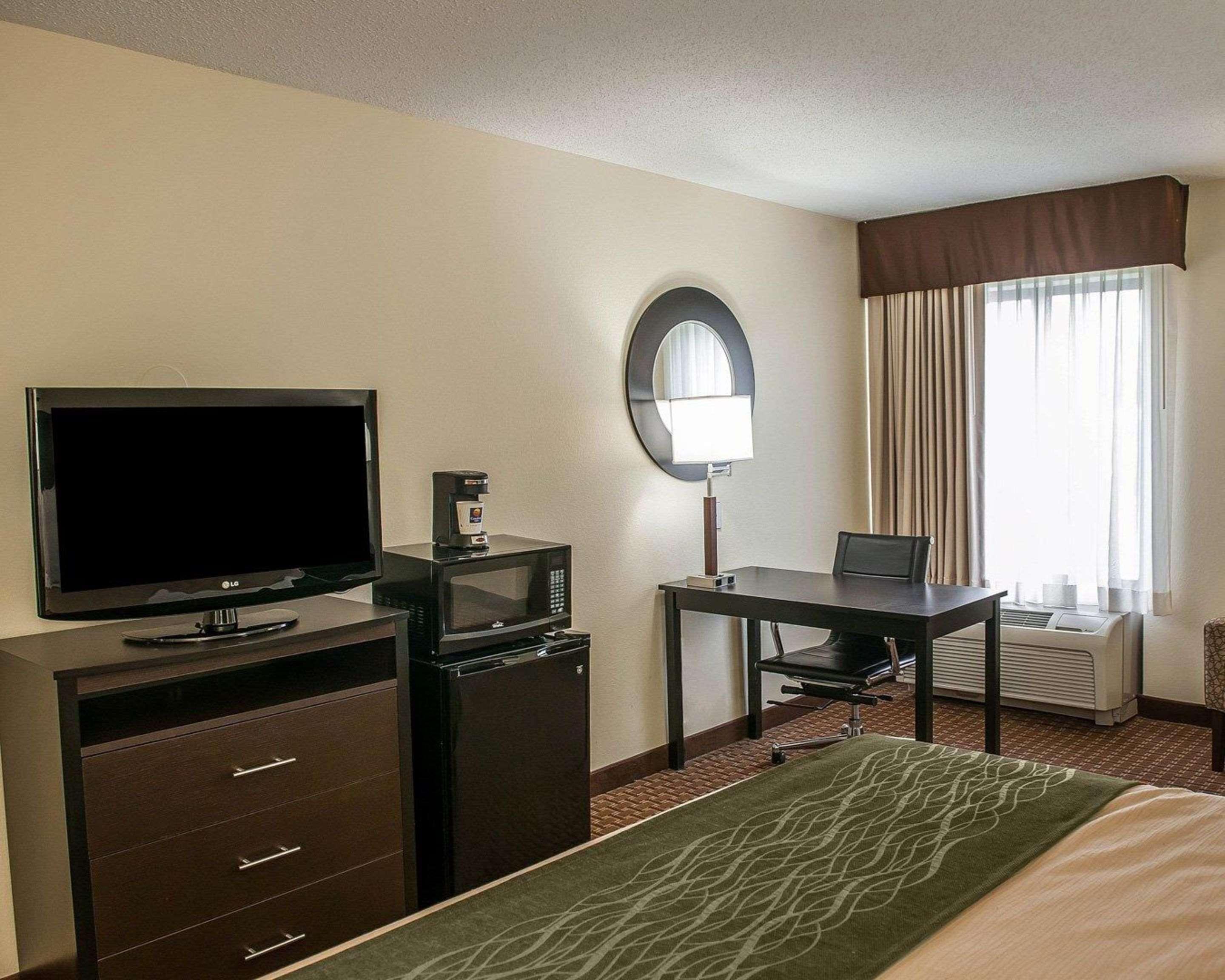 Comfort Inn & Suites Warsaw Near Us-30 Экстерьер фото