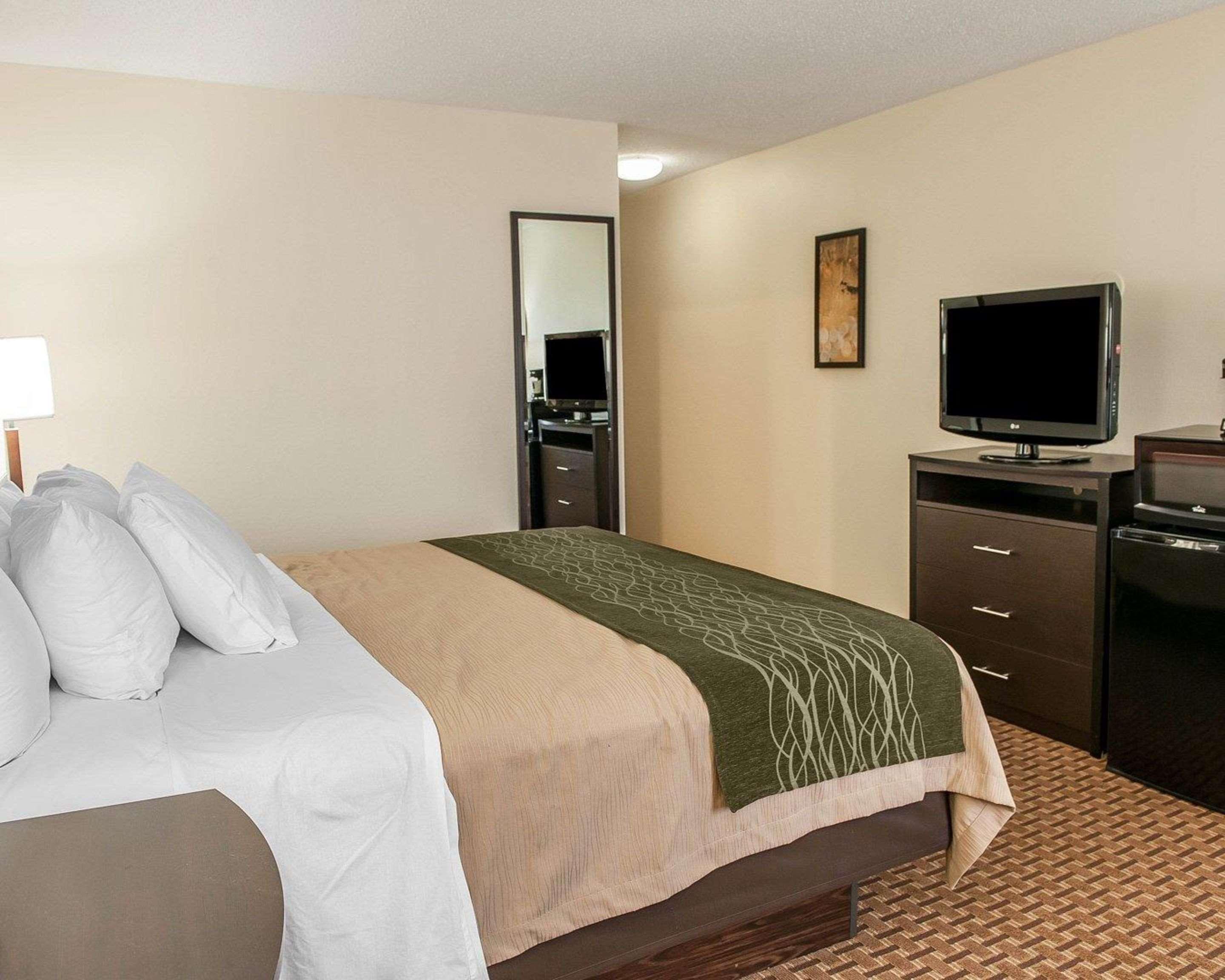 Comfort Inn & Suites Warsaw Near Us-30 Экстерьер фото