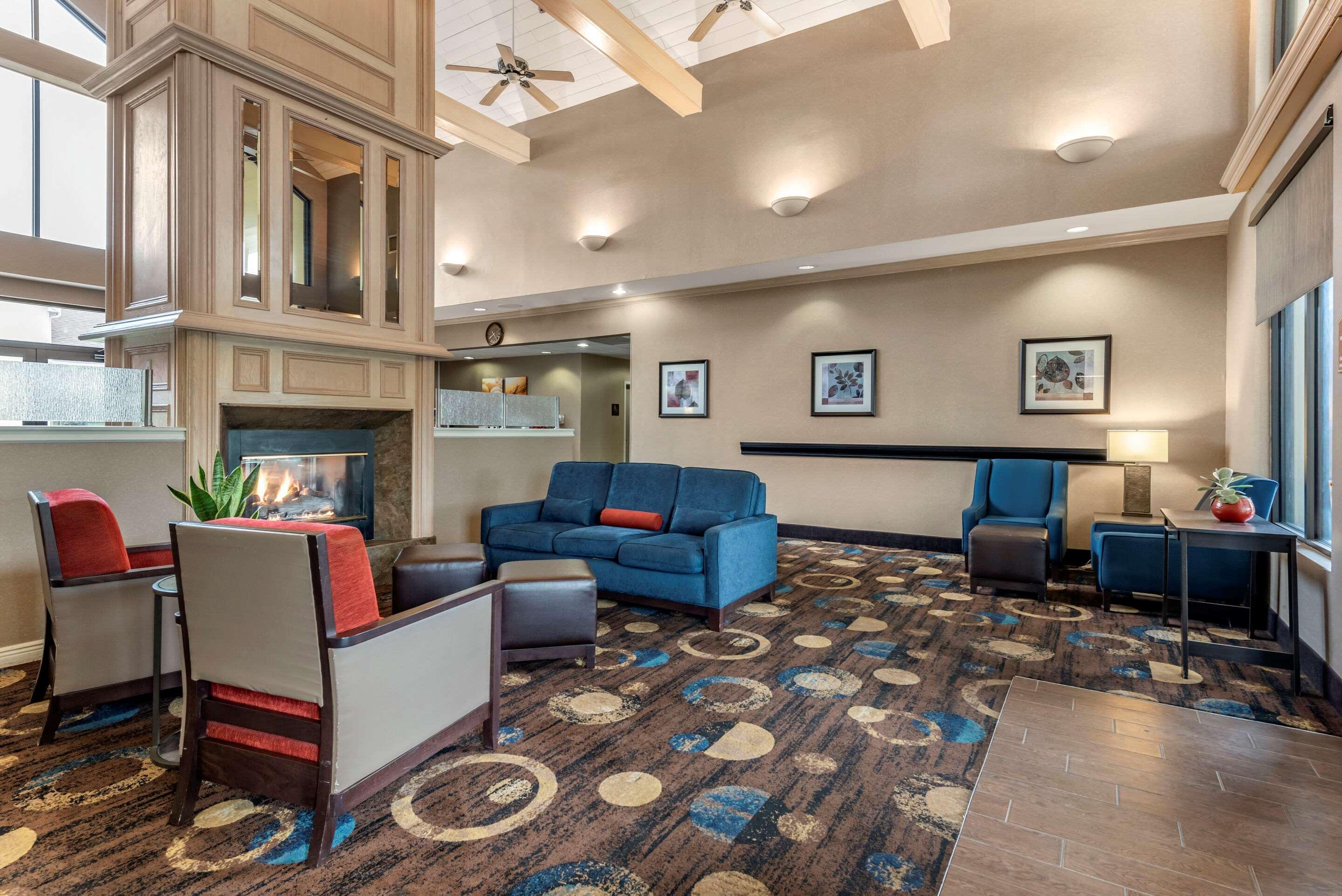 Comfort Inn & Suites Warsaw Near Us-30 Экстерьер фото