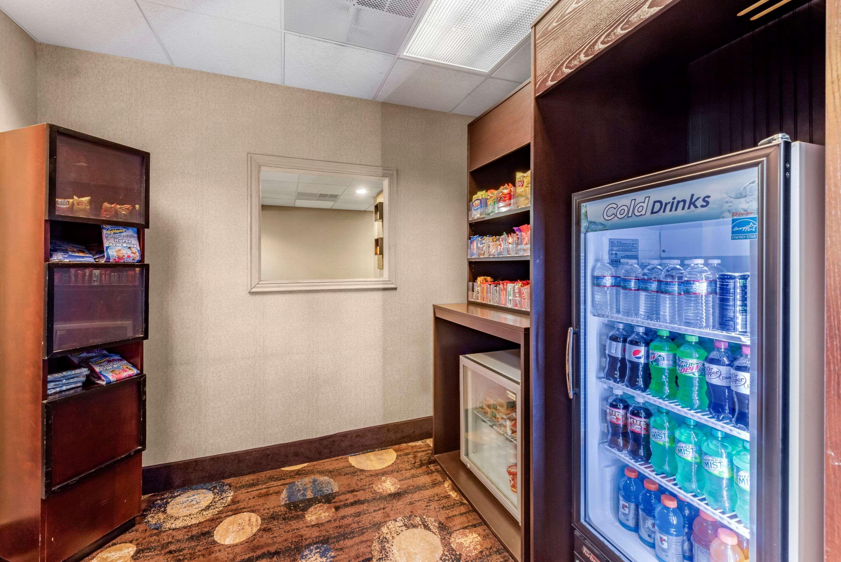 Comfort Inn & Suites Warsaw Near Us-30 Экстерьер фото