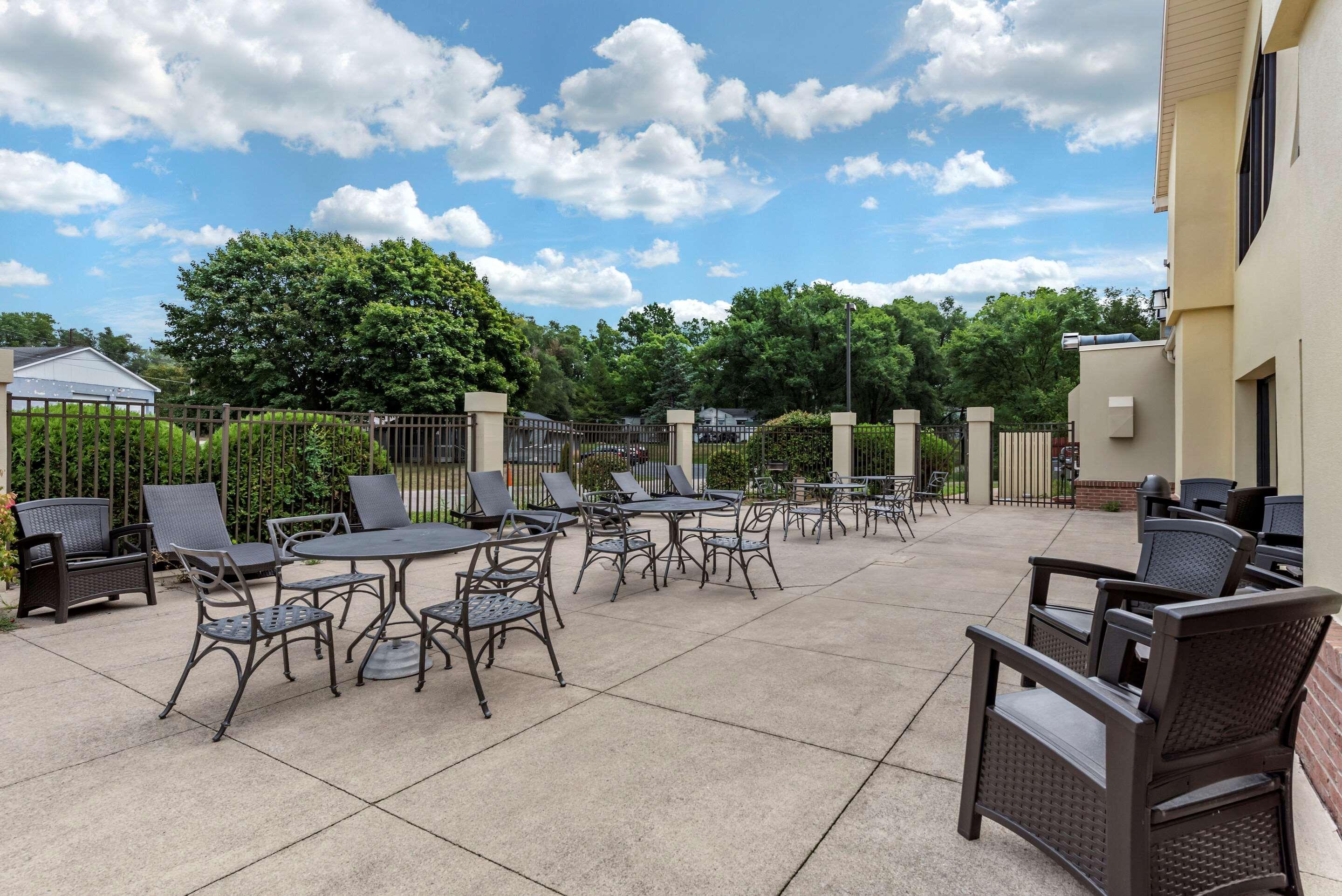 Comfort Inn & Suites Warsaw Near Us-30 Экстерьер фото
