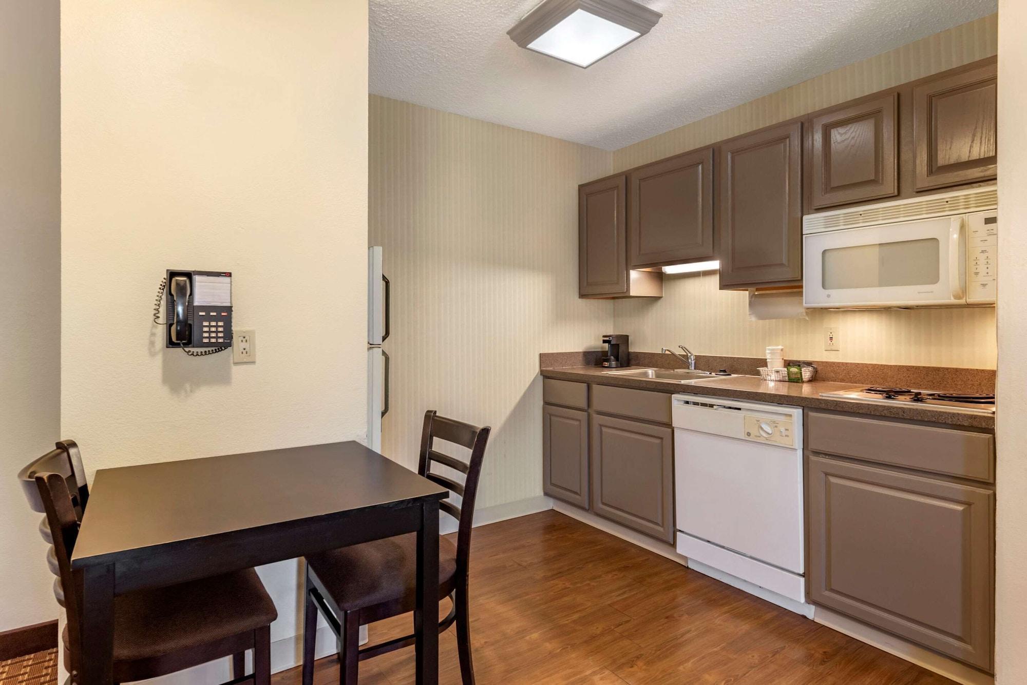 Comfort Inn & Suites Warsaw Near Us-30 Экстерьер фото