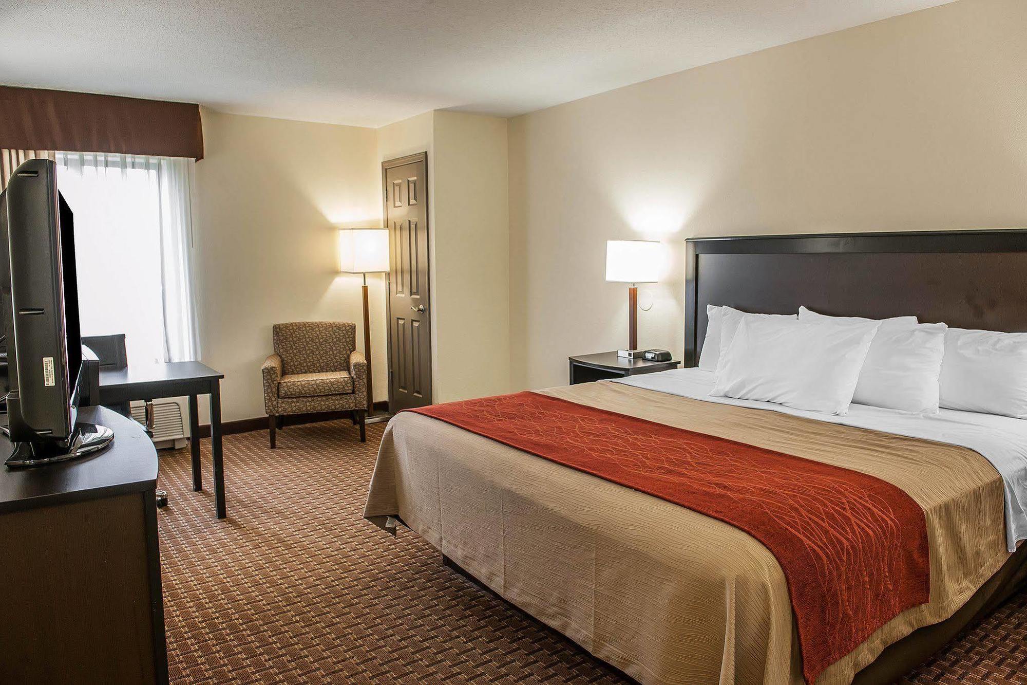 Comfort Inn & Suites Warsaw Near Us-30 Экстерьер фото