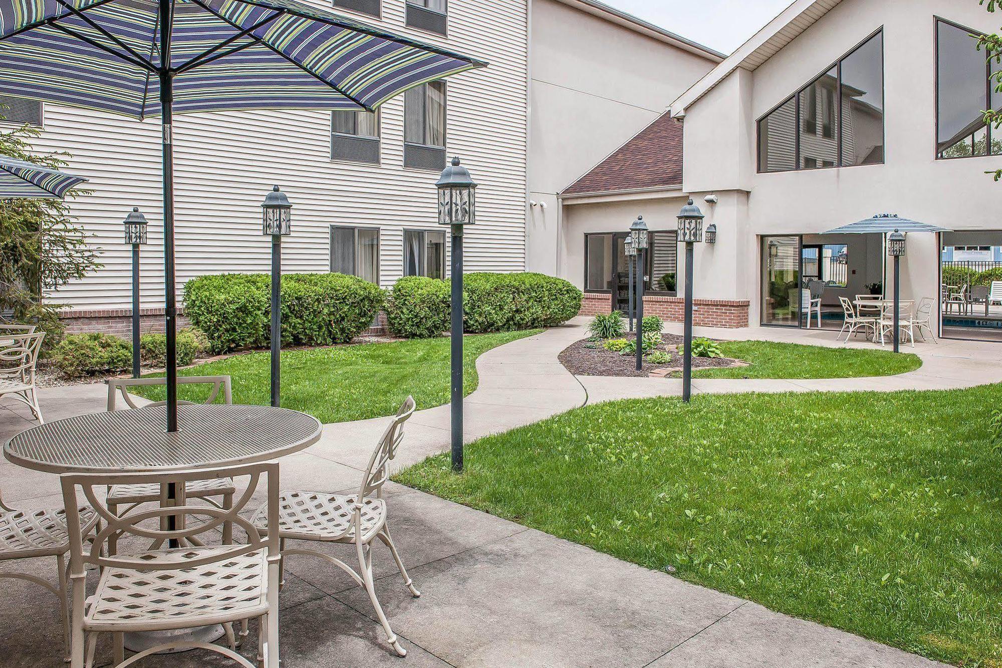 Comfort Inn & Suites Warsaw Near Us-30 Экстерьер фото